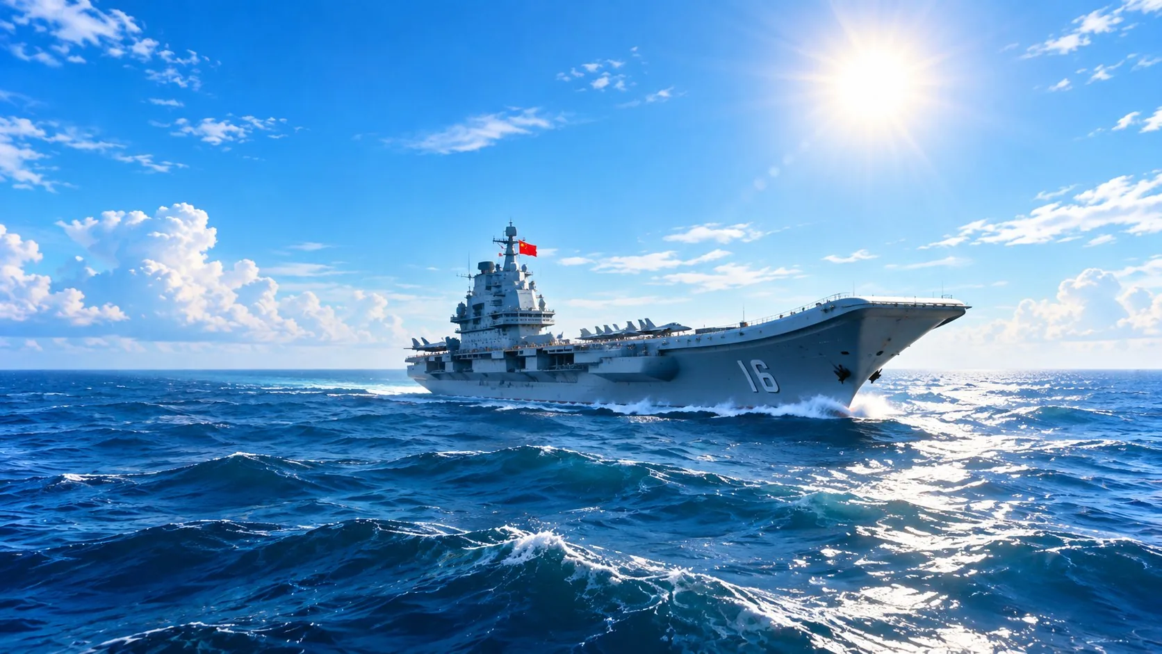 辽宁舰航行于阳光照耀的海面
